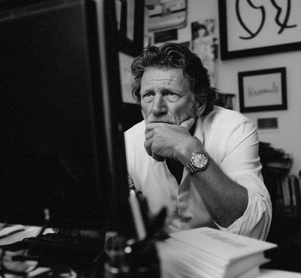 Physician-looking-at-screen