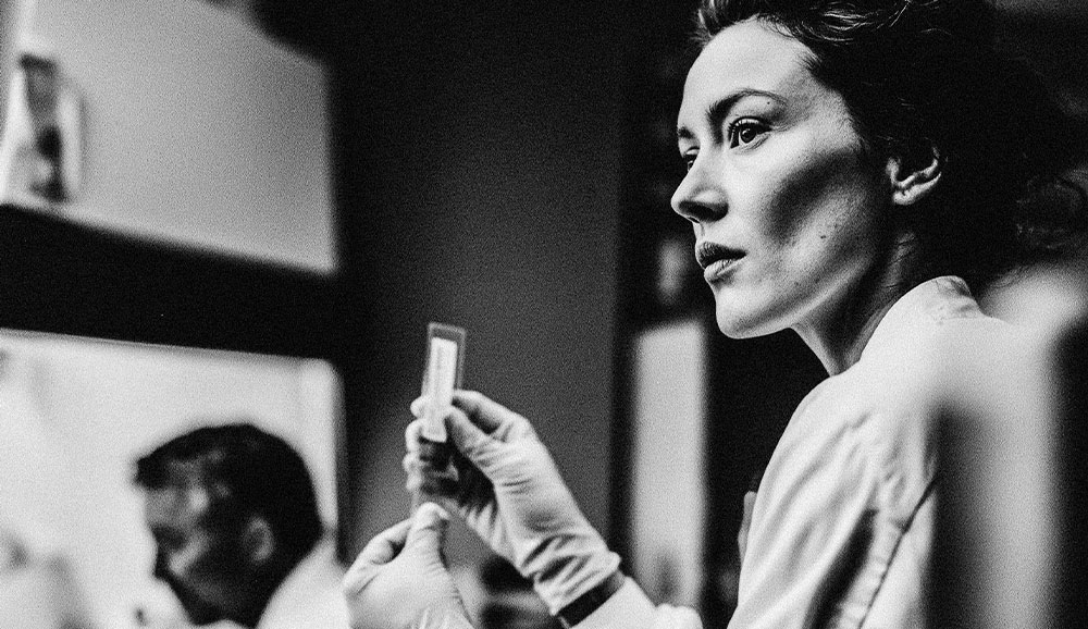 Woman-hcp-in-lab