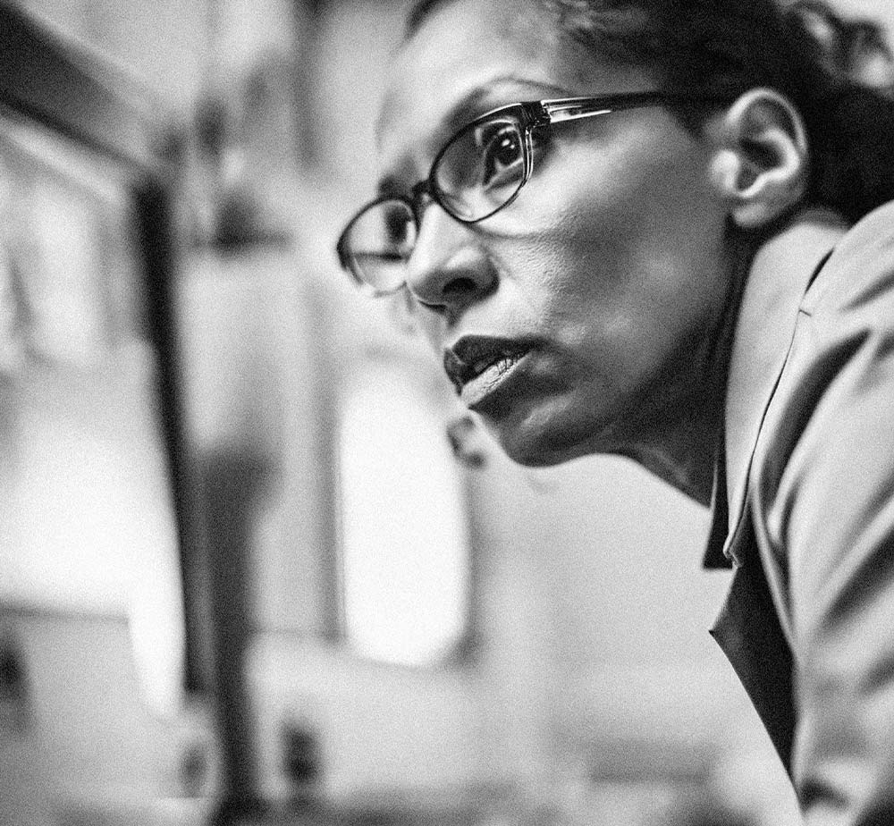 Woman-in-lab
