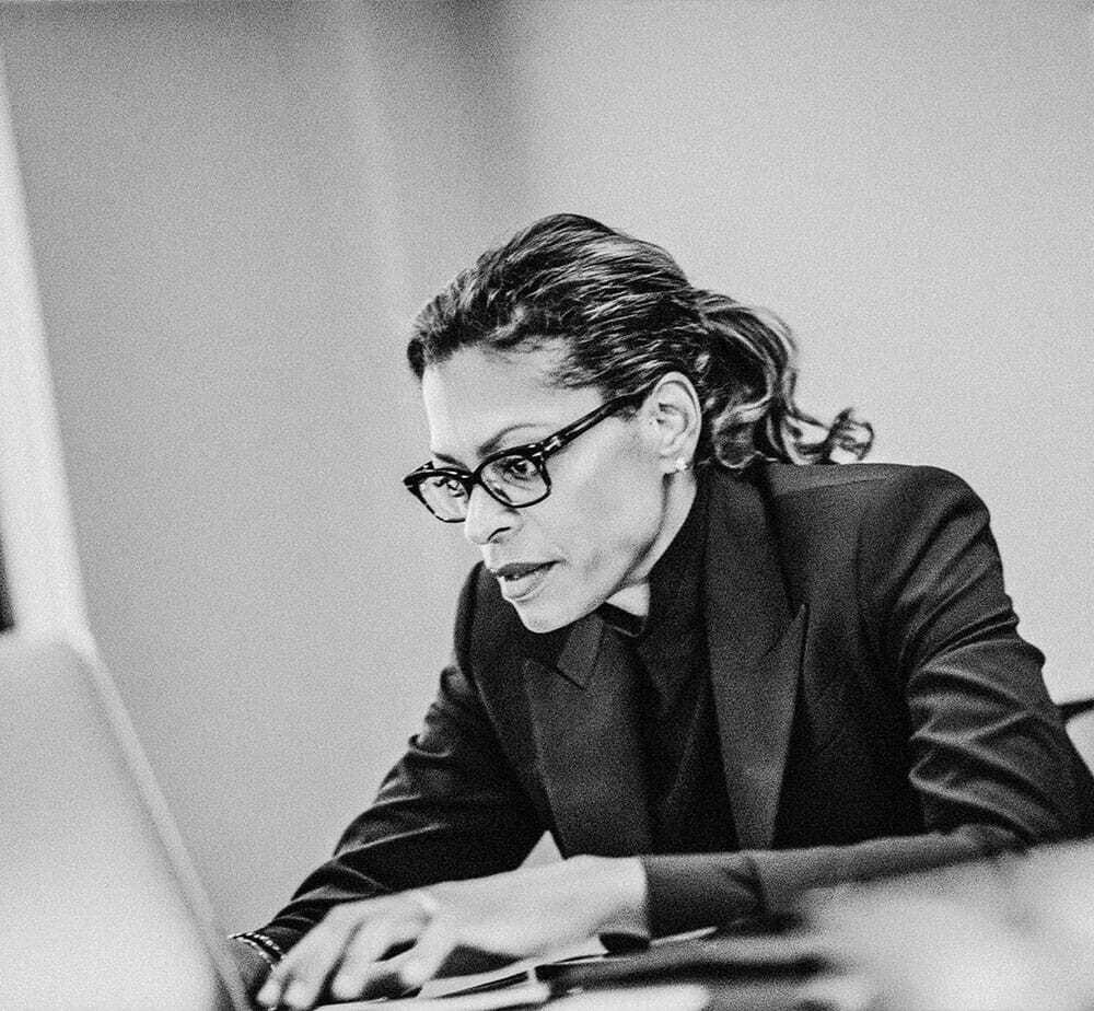 woman-looking-at-laptop
